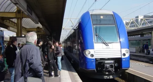 Une voiture tombe sur les rails et bloque la ligne Lyon-Grenoble