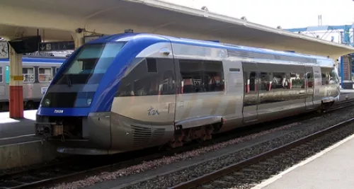 Des trains entre Lyon et Saint-Etienne arrêtés pendant 1h à cause de jets de palettes sur les voies