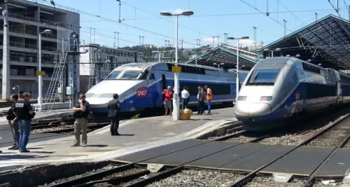 Grève à la SNCF : les cheminots de Lyon bloquent un TGV à Perrache