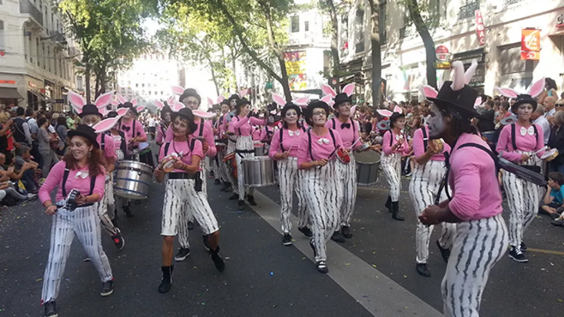 Biennale de la Danse : 300 000 personnes assistent au défilé à Lyon