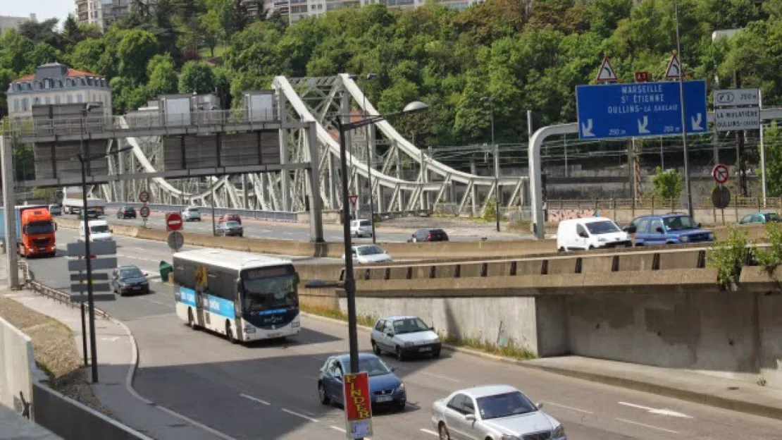 Les autoroutes veulent augmenter leurs tarifs de 0,57% au 1er janvier 2015