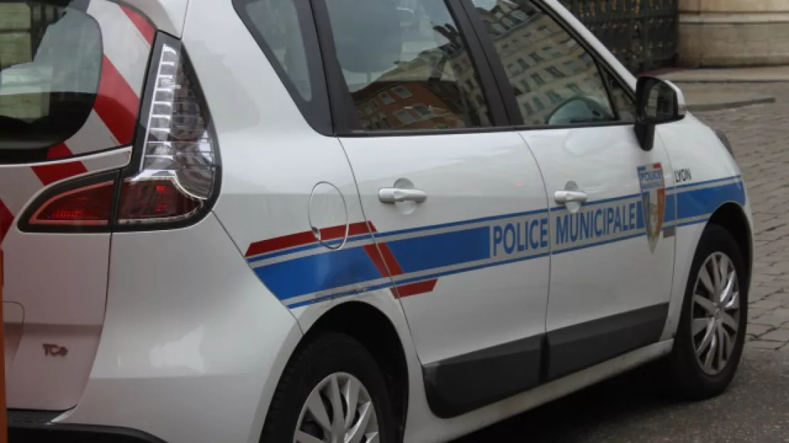 A Lyon, la police municipale fait grève pour être dotée d'armes de poing