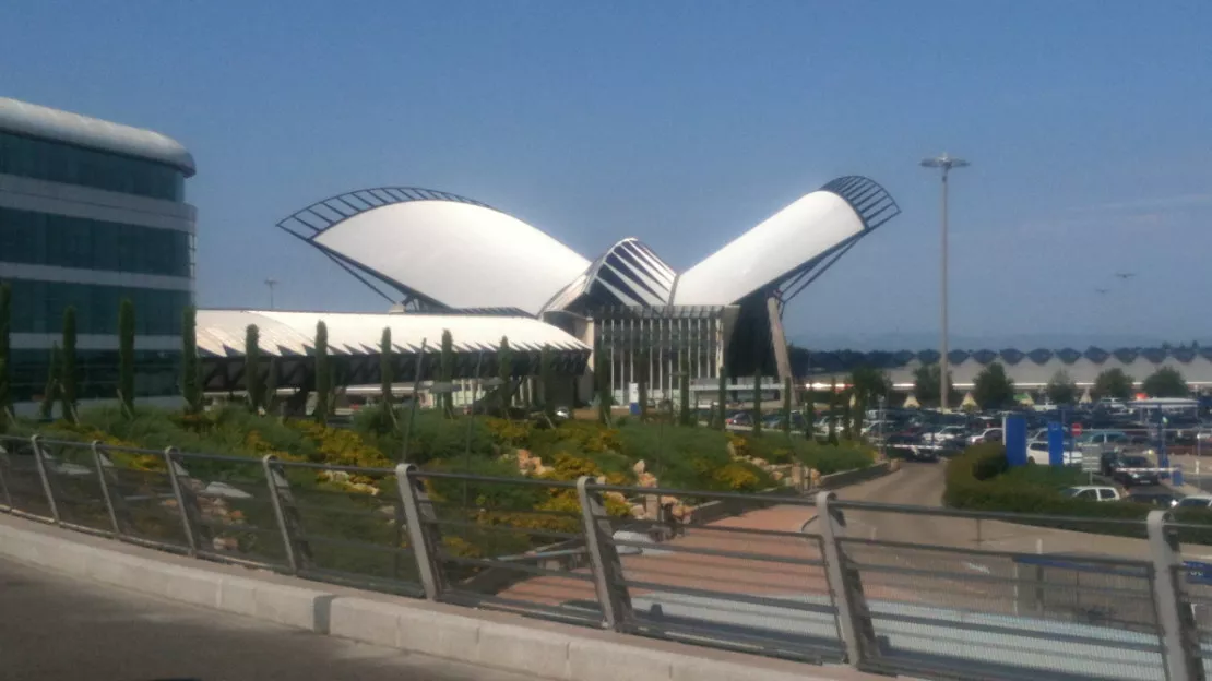 Privatisation de l’aéroport de Lyon Saint-Exupéry : les riverains disent non !