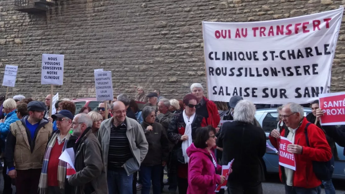 200 personnes réunies devant l’ARS pour le transfert d’une clinique