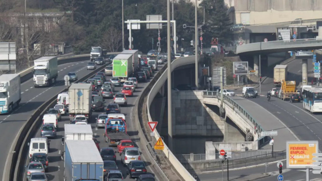 Du monde sur la route pour le week-end de Pâques