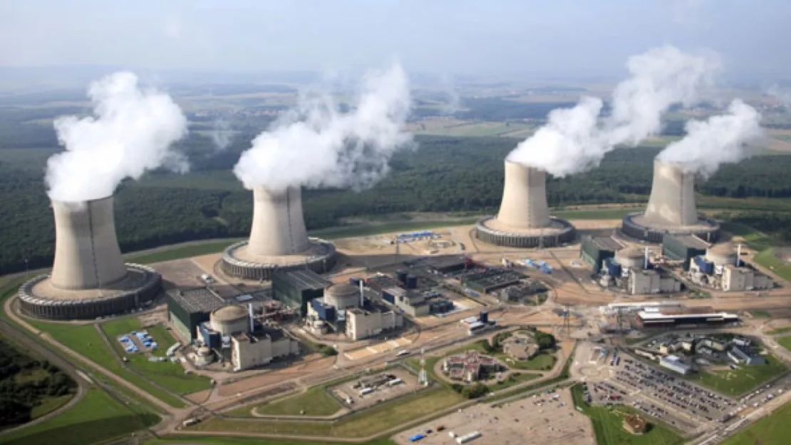 La ministre de l’environnement, Ségolène Royal, a dit être d’accord pour prolonger de dix ans la durée de vie des centrales nucléaires