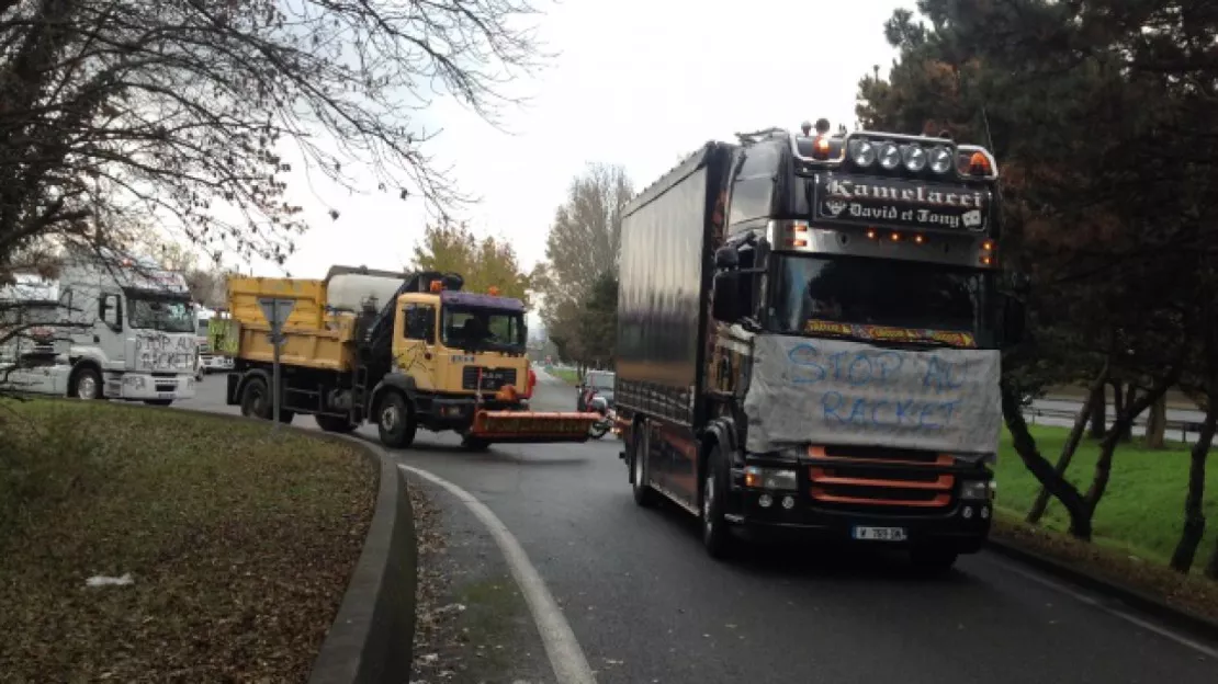 Grève des routiers : une opération escargot sur la Rocade Est