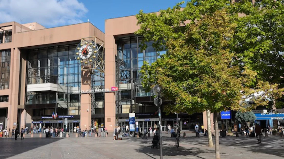 Les démineurs interviennent à la gare de Lyon Part-Dieu pour un colis suspect