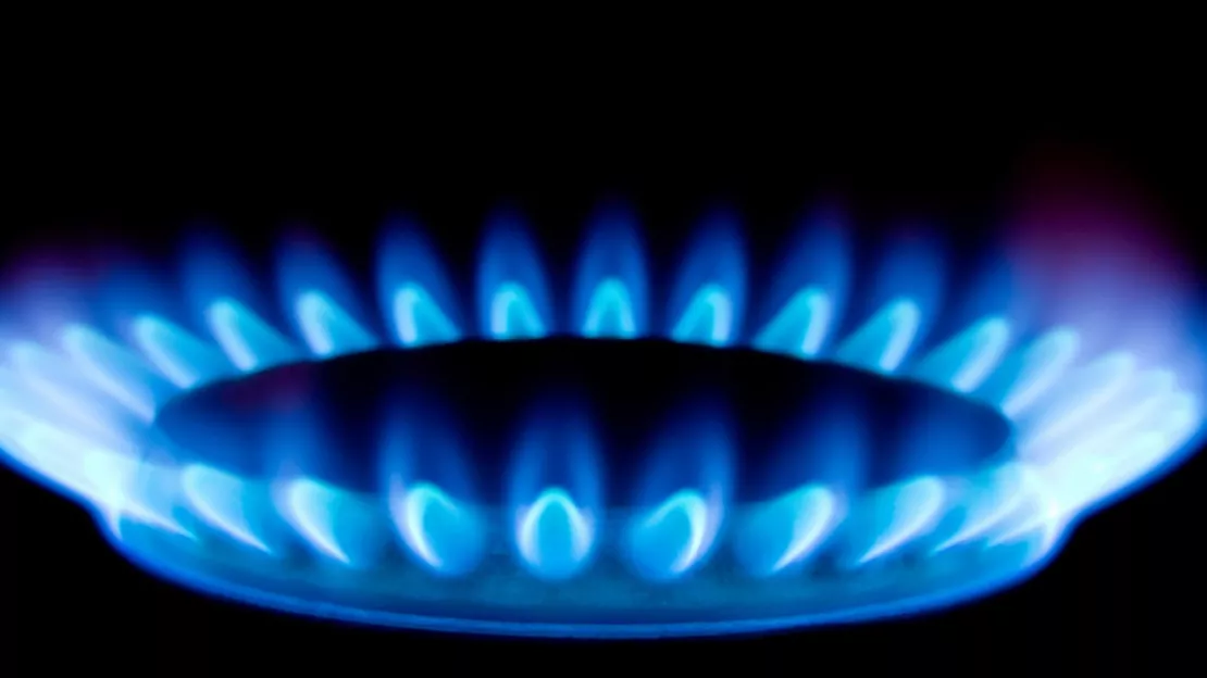 Les tarifs réglementés du gaz naturel, dont dépendent un peu plus de 7 millions et demi de foyers français, augmenteront en moyenne de 2,31% hors taxes au 1er novembre