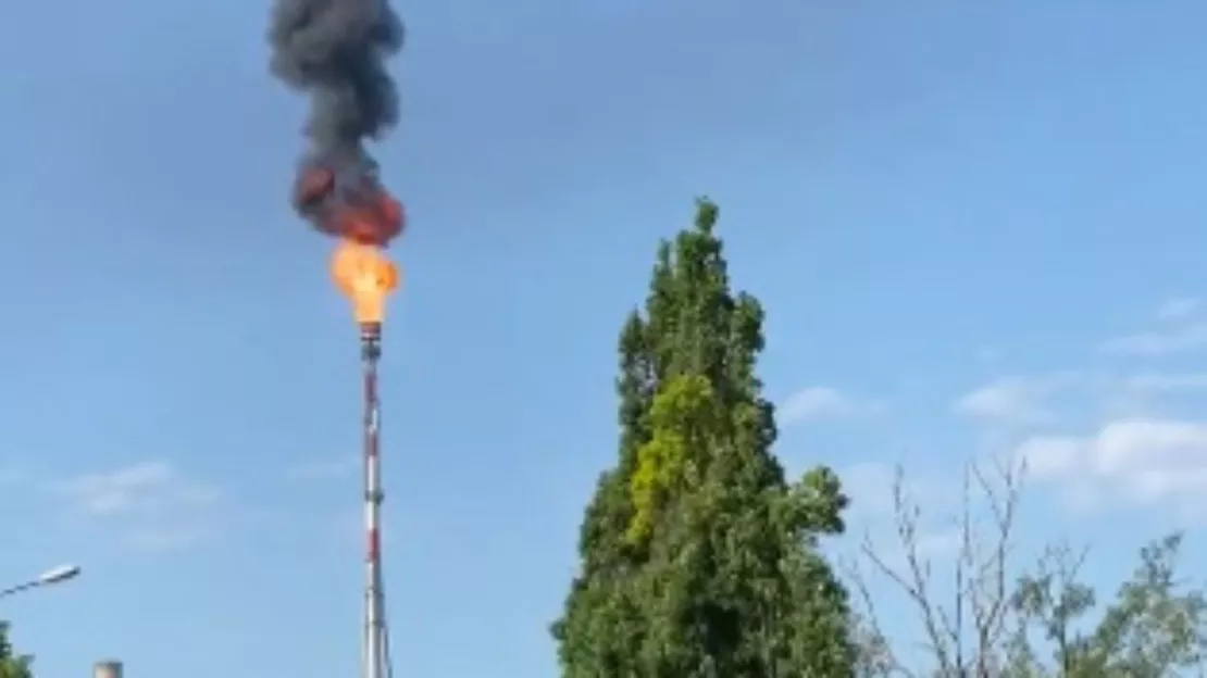 La torche de la raffinerie de Feyzin allumée quelques heures ce jeudi