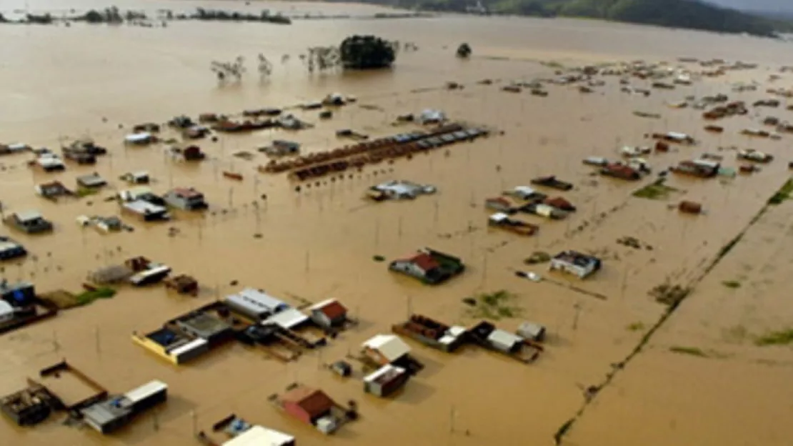 Au Paraguay, en Uruguay, dans le nord de l’Argentine et dans le sud du Brésil, plus de 100 000 personnes ont été évacuées cette semaine en raison d’importantes inondations