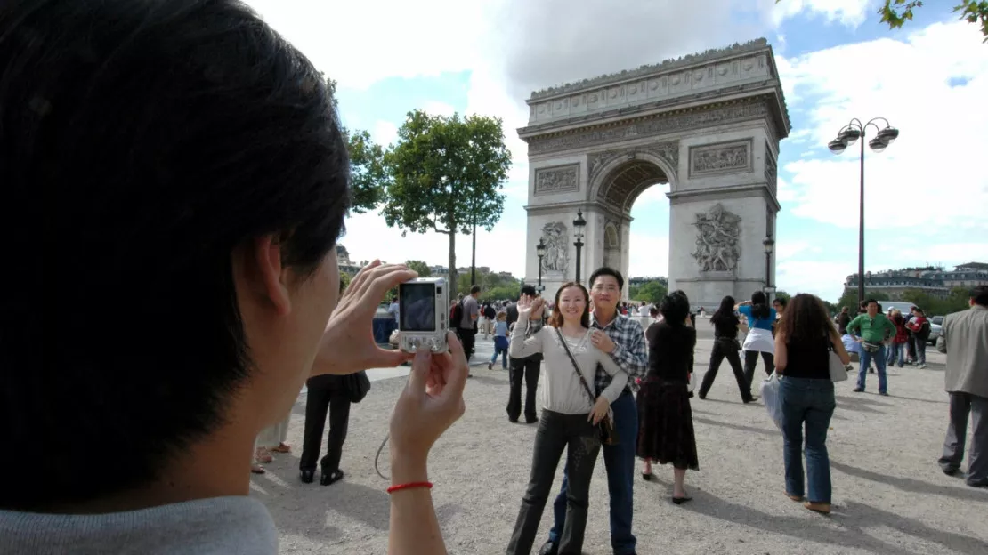 En France, les spécialistes du secteur touristique dénombrent une baisse de 19 % de visiteurs japonais en 2015