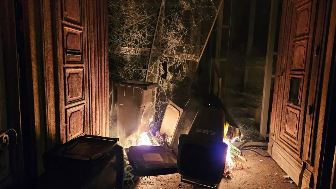 Lyon : un incendie dans la mairie du 4e arrondissement, 36 interpellations parmi les opposants à la réforme des retraites