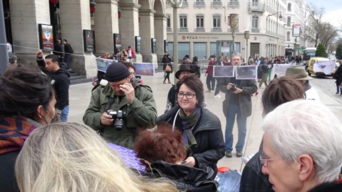 Fin de la trêve hivernale : une vingtaine de manifestants mobilisés place Louis-Pradel