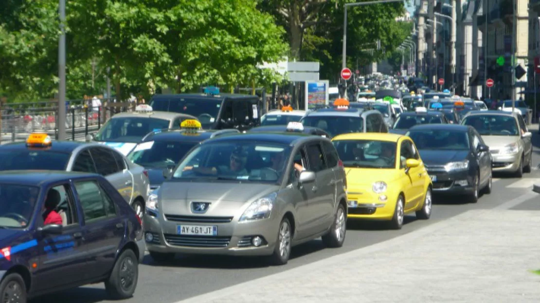 Mobilisation des taxis du Rhône contre Uber