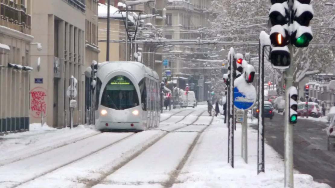 Neige à Lyon : le Grand Lyon activera son plan de viabilité hivernale cette nuit