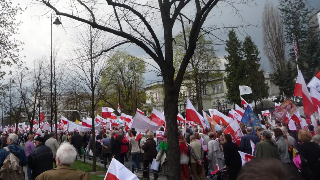 Hier, 80 000 personnes ont manifesté dans les rues de Varsovie, en Pologne, contre le gouvernement