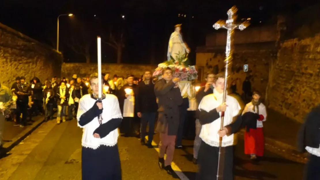 Fête des Lumières : près de 6000 personnes ont participé à la procession du 8 décembre