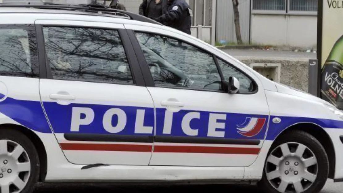 Lyon : ils tentent de semer la police avec un extincteur