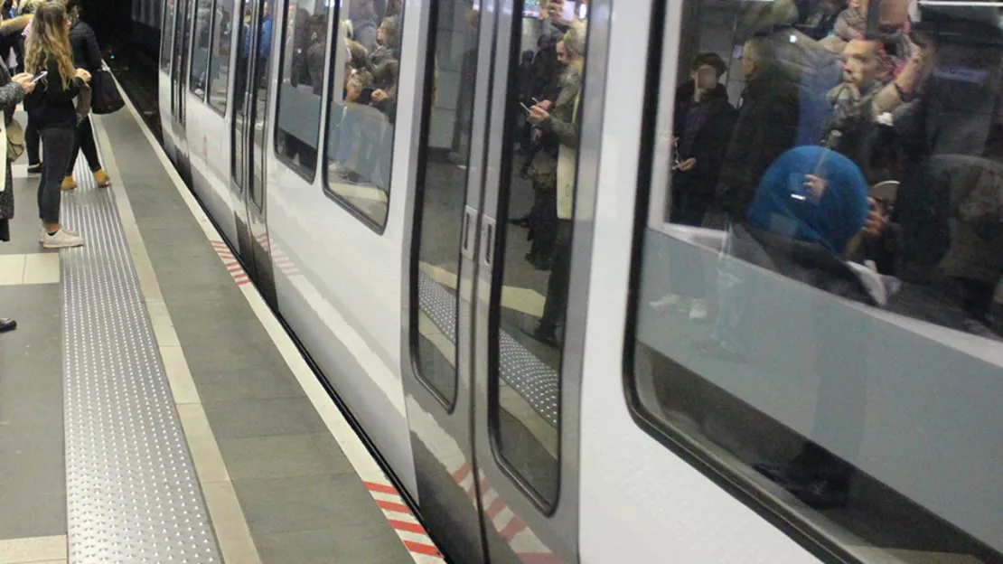 Près de Lyon : armé d'un couteau dans le métro, il menace des agents TCL