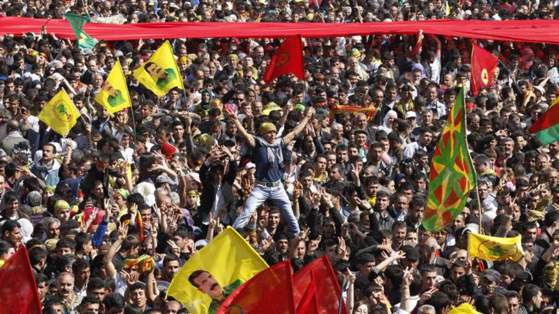 Environ 15.000 manifestants pro-kurdes ont défilé aujourd'hui à Düsseldor, pour protester contre l'offensive militaire lancée par la Turquie contre le PKK