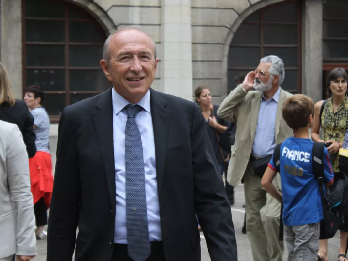 Rentrée des collèges : Collomb fait sa promo sur Twitter en citant EnjoyPhoenix