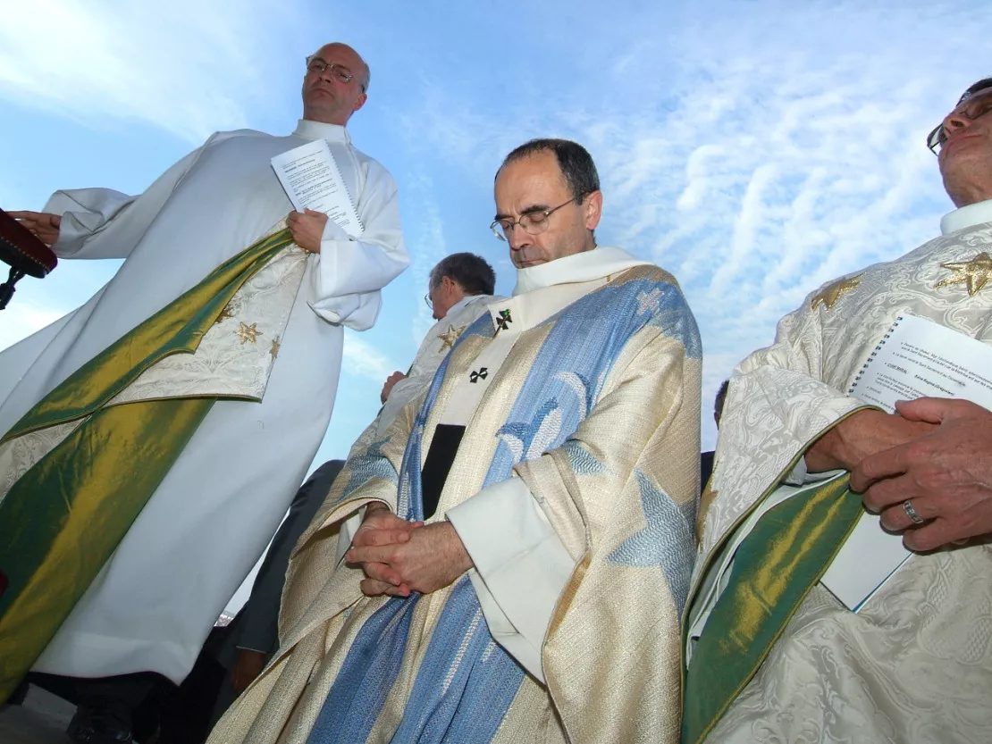 Barbarin parti en Afrique, le diocèse de Lyon englué dans l'affaire Preynat