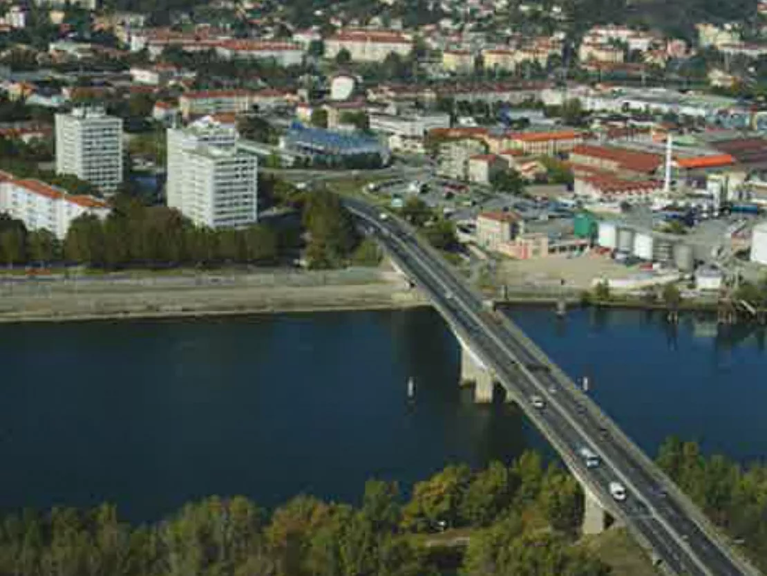 Heurté par un bateau, le pont du Rhône doit être inspecté sur l'A47