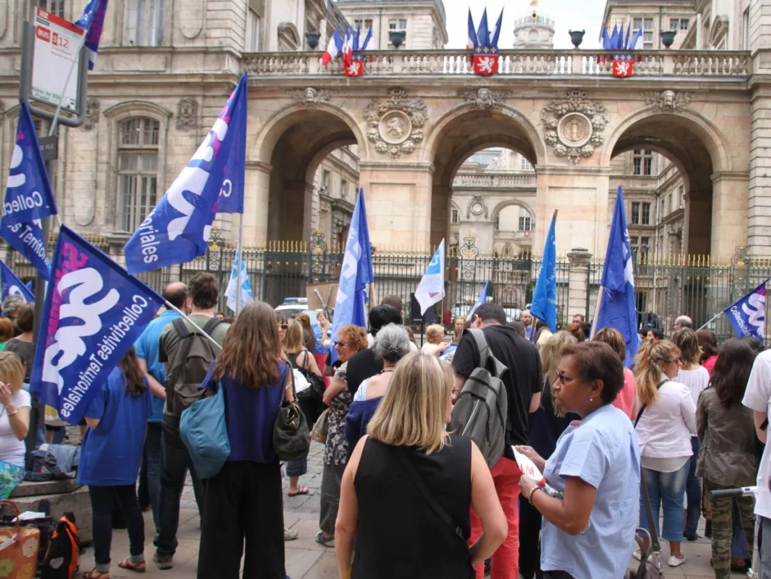 Grève dans les cantines à Lyon : 50 fonctionnaires devant l’Hôtel de Ville