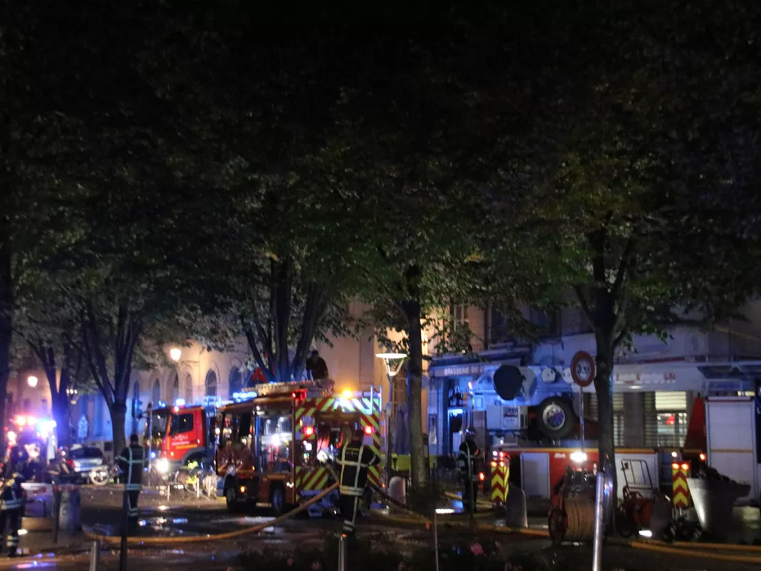 Vieux-Lyon : une personne blessée dans un incendie impressionnant