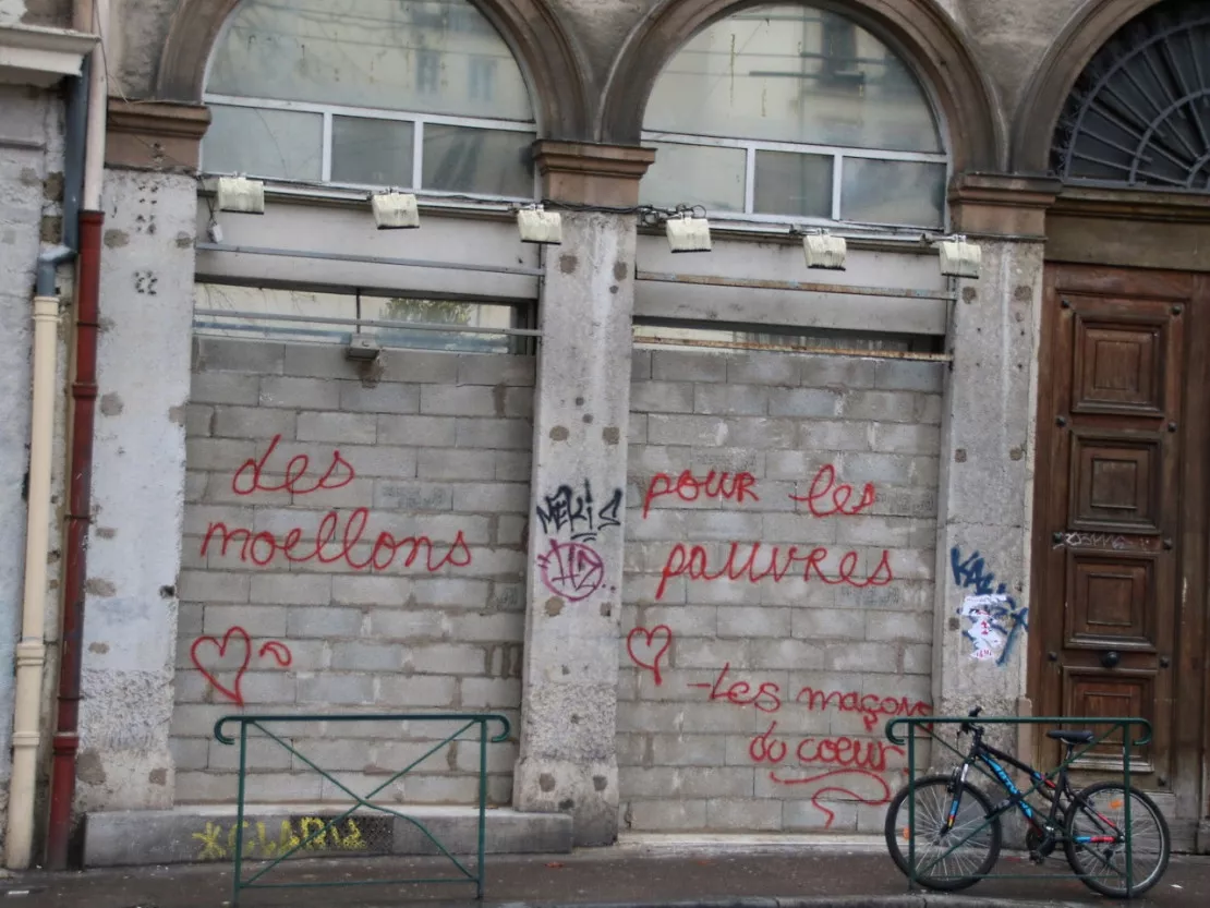 Lyon : trois SDF relogés après avoir squatté le local de la place Tobie-Robatel