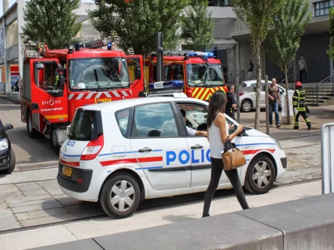 Lyon : 3 hommes ont été arrêtés après avoir volontairement mis le feu à des broussailles