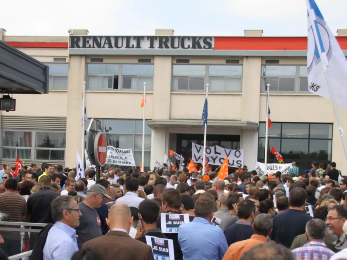 Renault Trucks: Macron demande aux dirigeants d’"améliorer" son plan social