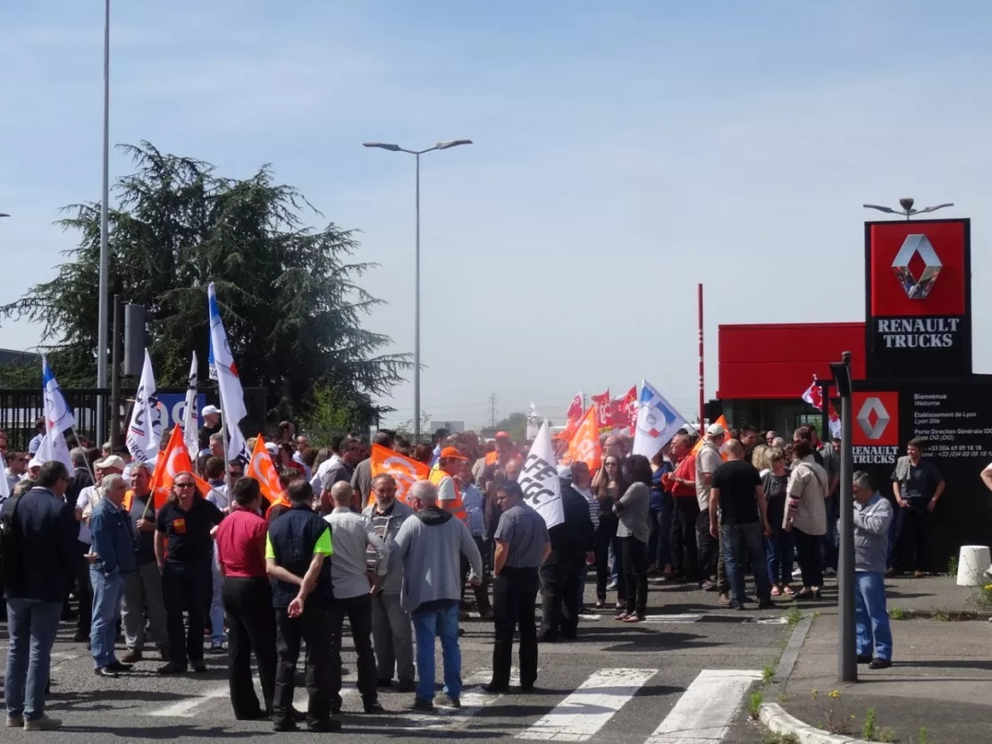 Renault Trucks : la CGT propose aux salariés d’envoyer une lettre à Valls et Collomb