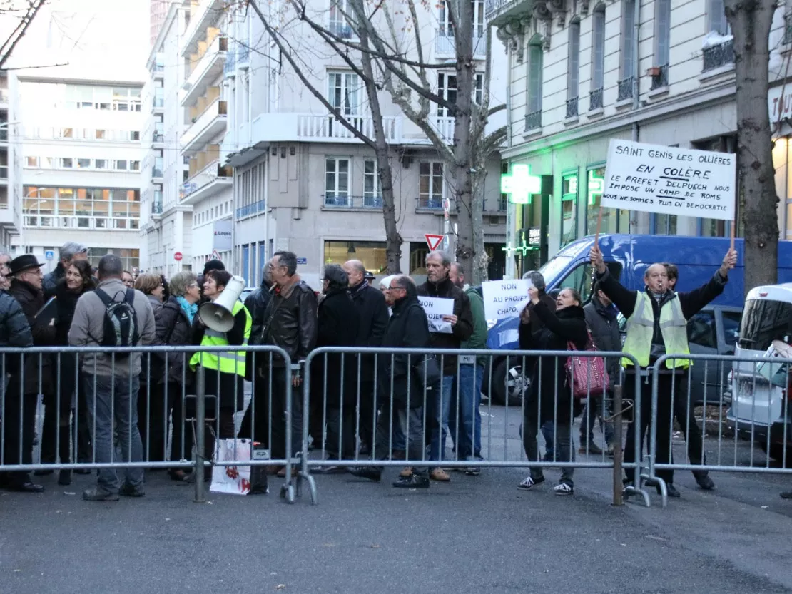 Roms à Saint-Genis-les-Ollières : les habitants rendent 600 cartes d'électeurs