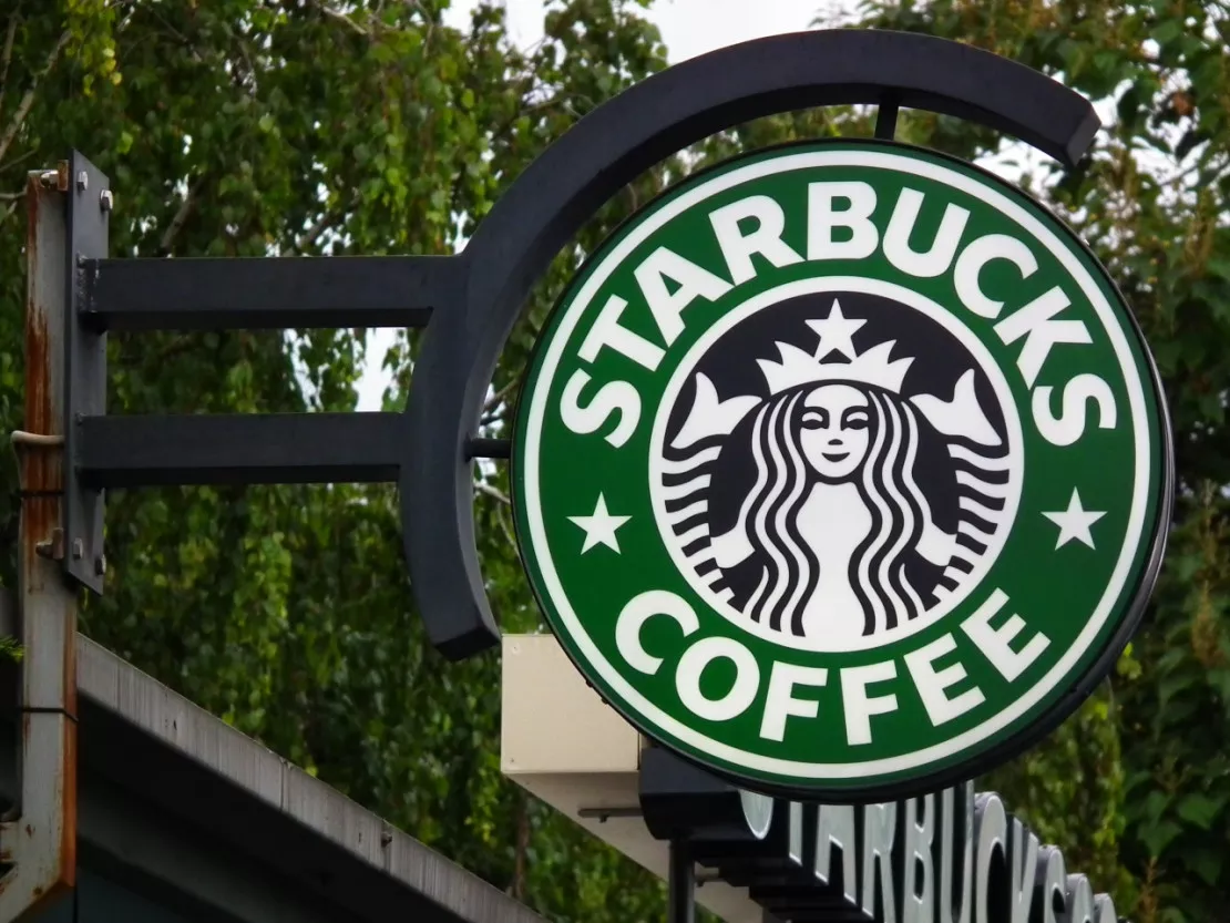 Des salons de café Starbucks chez Monoprix testés à Lyon