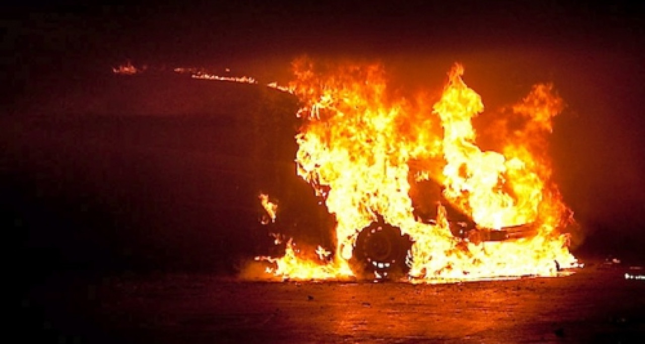 10 voitures détruites par les flammes à Rillieux-la-Pape 10 voitures détruites par les flammes à Rillieux-la-Pape