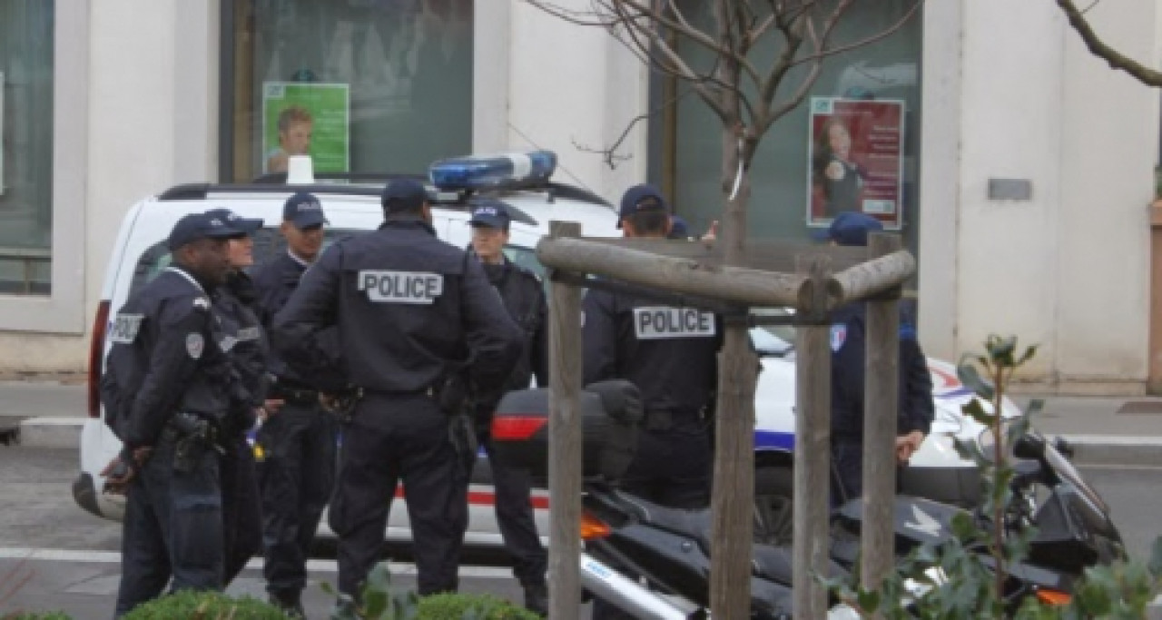 Caluire : ils percutent deux policiers Caluire : ils percutent deux policiers