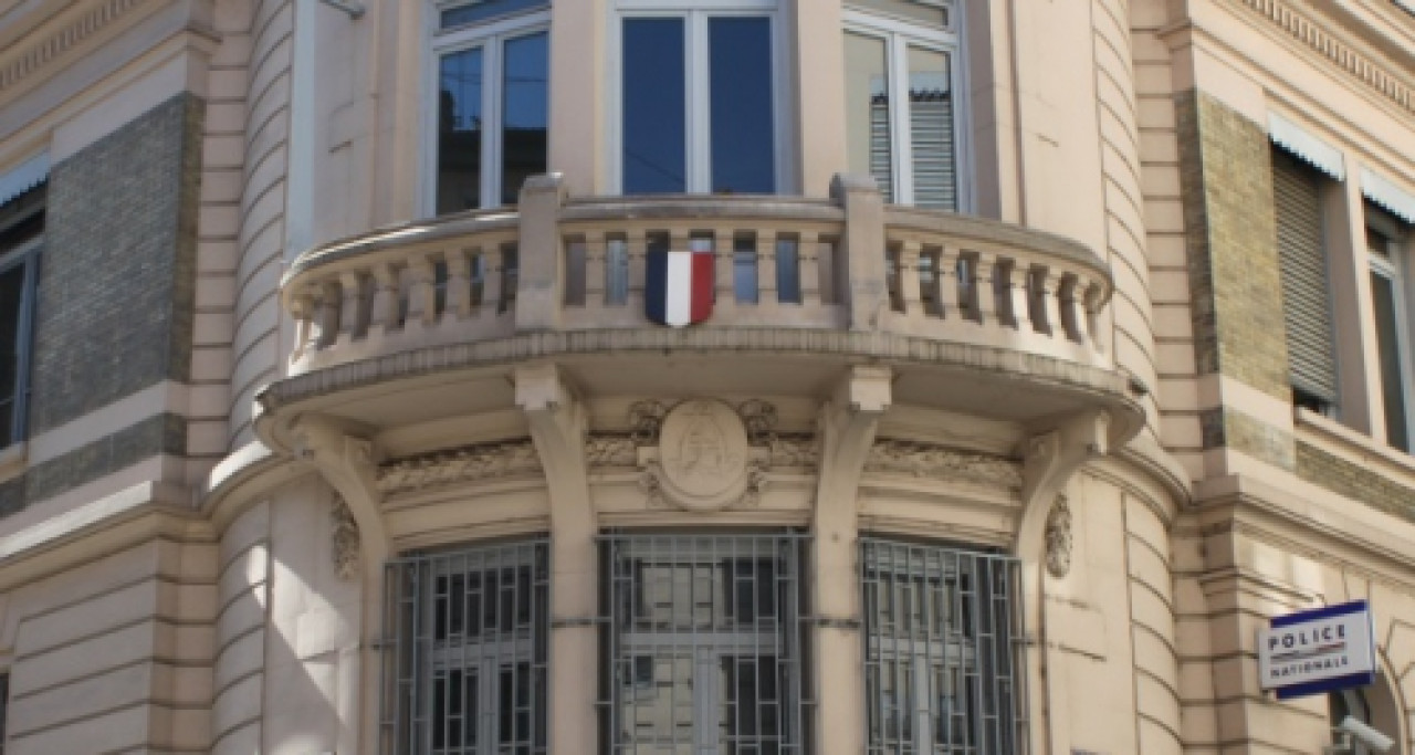 Saint-Priest : 8 mois de prison avec sursis pour avoir laissé son bébé de 13 mois seul dans un appartement Saint-Priest : 8 mois de prison avec sursis pour avoir laissé son bébé de 13 mois seul dans un appartement