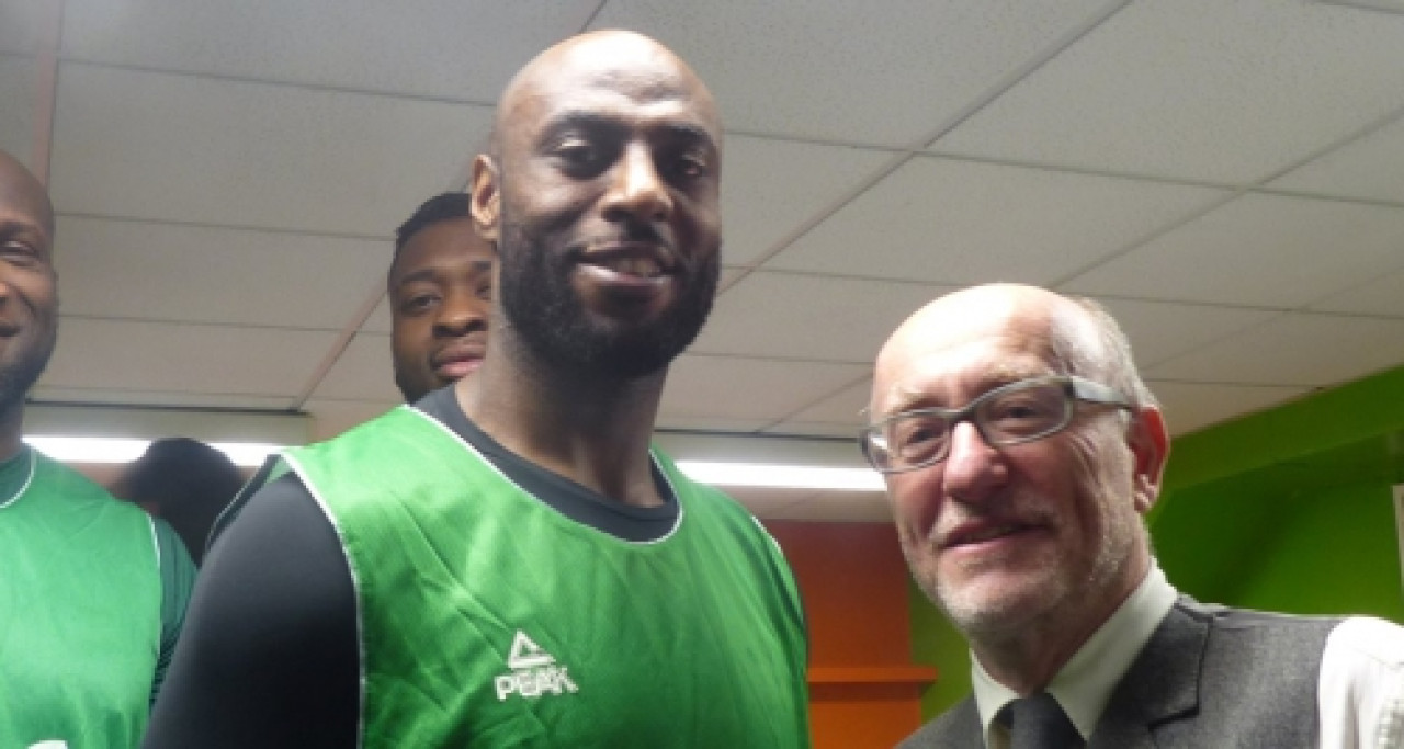 Saluts de la quenelle : Alain Jakubowicz a rencontré Georgi Joseph (ASVEL) Saluts de la quenelle : Alain Jakubowicz a rencontré Georgi Joseph (ASVEL)