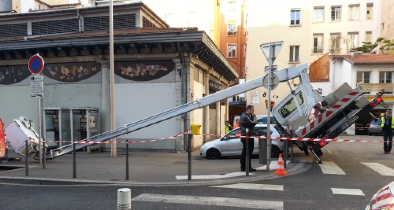 Deux employ&eacute;s d&rsquo;Eiffage chutent d&rsquo;une nacelle dans le 1e arrondissement