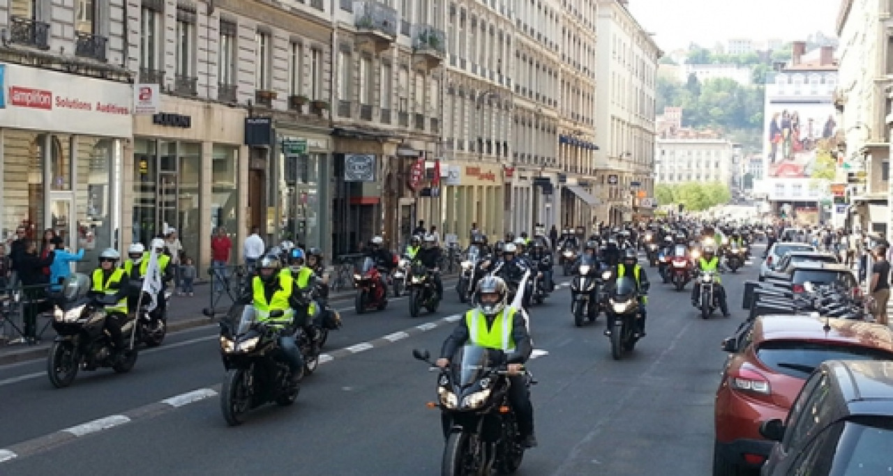 3000 motards en colère ont défilé dans les rues de Lyon 3000 motards en colère ont défilé dans les rues de Lyon