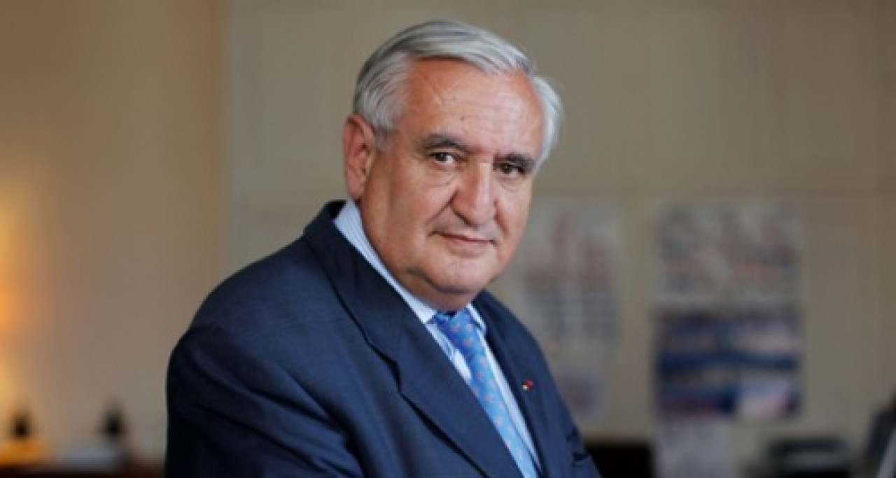 L’entarteur de Jean-Pierre Raffarin devant le juge L’entarteur de Jean-Pierre Raffarin devant le juge