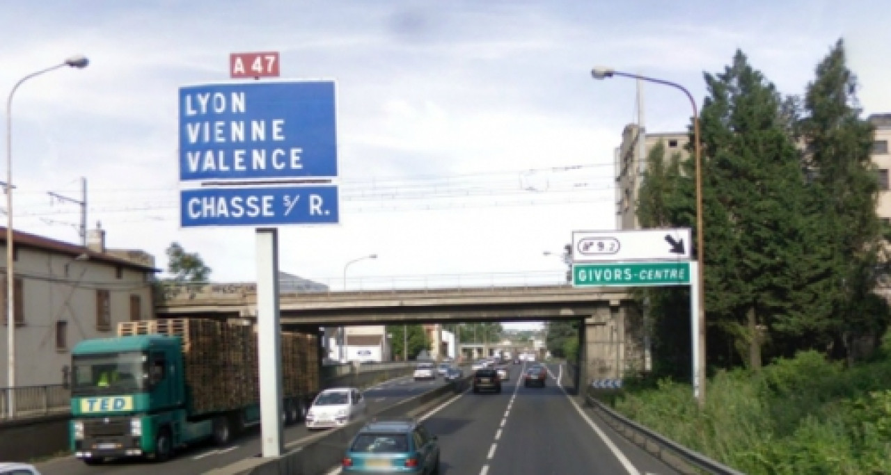 Sept véhicules ont crevé jeudi matin sur l’autoroute A7 au niveau de Pierre-Bénite Sept véhicules ont crevé jeudi matin sur l’autoroute A7 au niveau de Pierre-Bénite