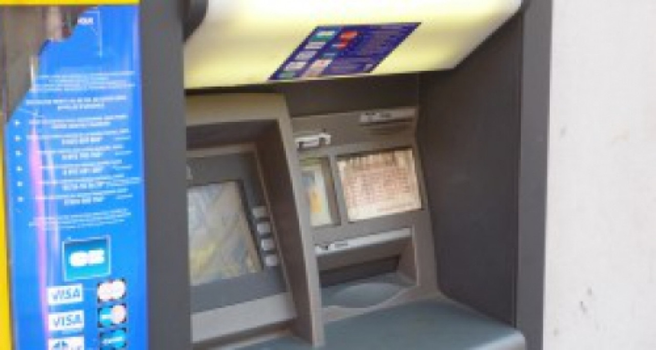 Attaque d’un distributeur automatique à Ecully : 70 000 euros dérobés Attaque d’un distributeur automatique à Ecully : 70 000 euros dérobés