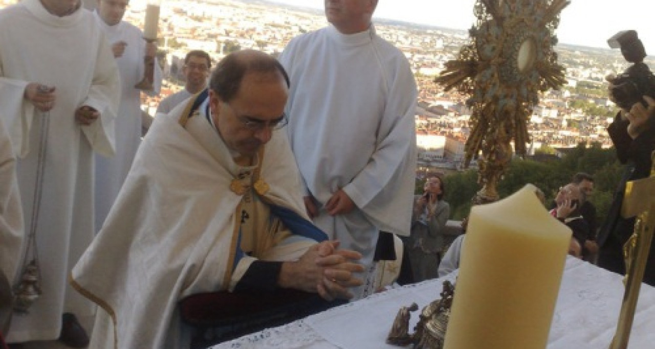 Le cardinal Barbarin en pèlerinage sur la Saône Le cardinal Barbarin en pèlerinage sur la Saône
