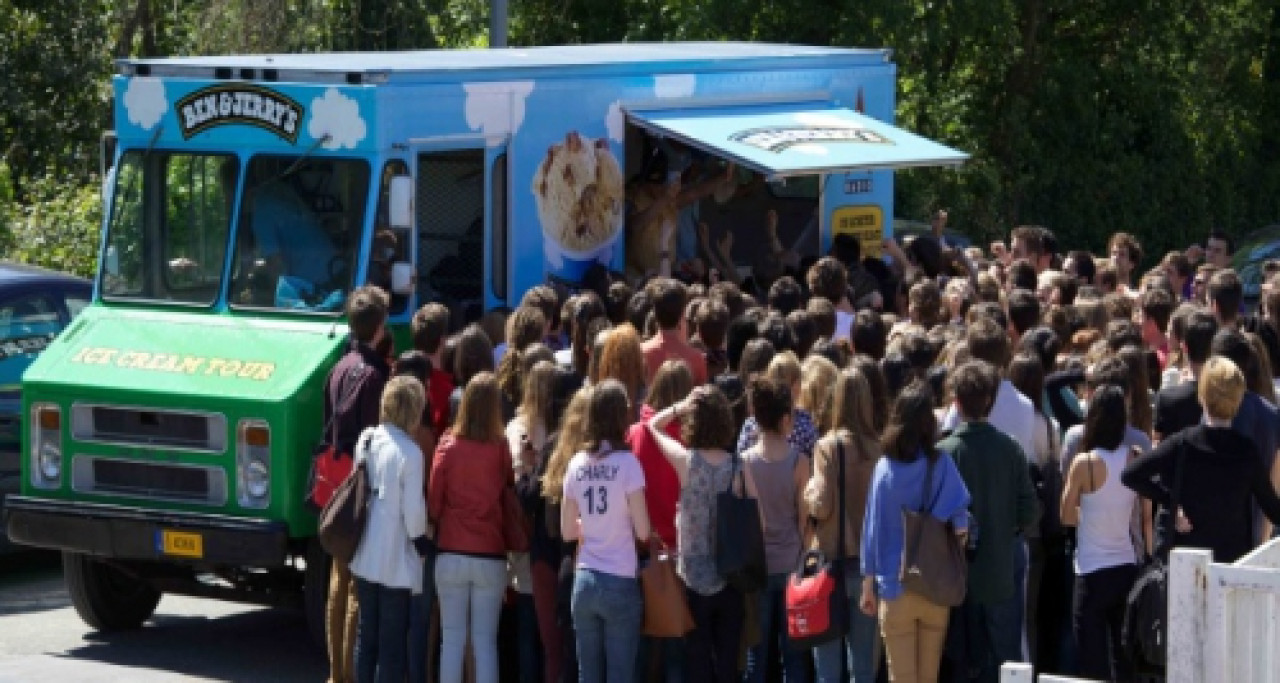 "Ben & Jerry's" distribue des glaces... contre des vêtements "Ben & Jerry's" distribue des glaces... contre des vêtements