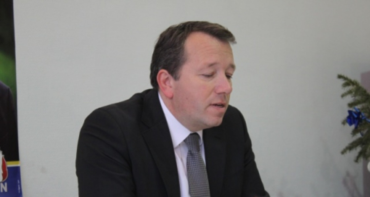 "Laissez Bernard Lacombe tranquille !" : le cri du coeur du FN du Rhône "Laissez Bernard Lacombe tranquille !" : le cri du coeur du FN du Rhône