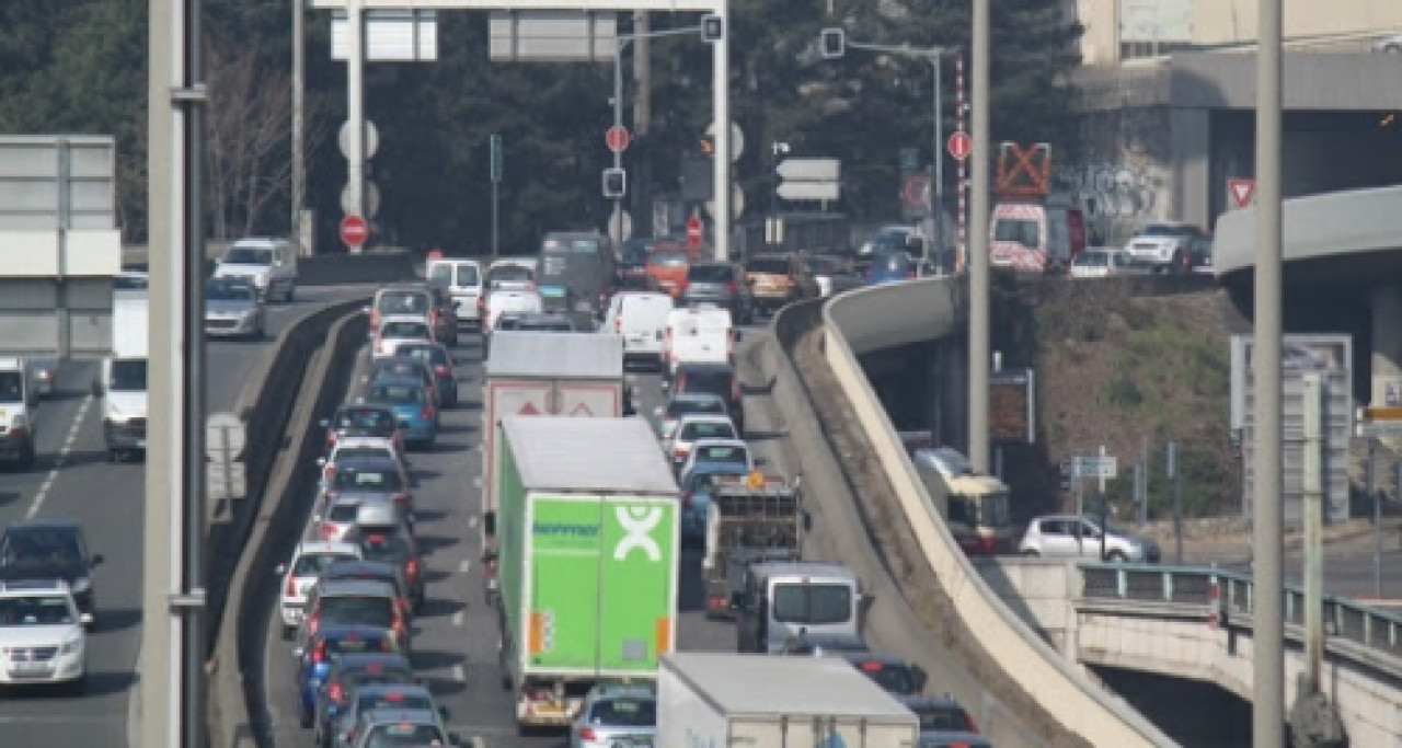 Importants bouchons sur l’A47 à cause d’un poids lourd en feu Importants bouchons sur l’A47 à cause d’un poids lourd en feu