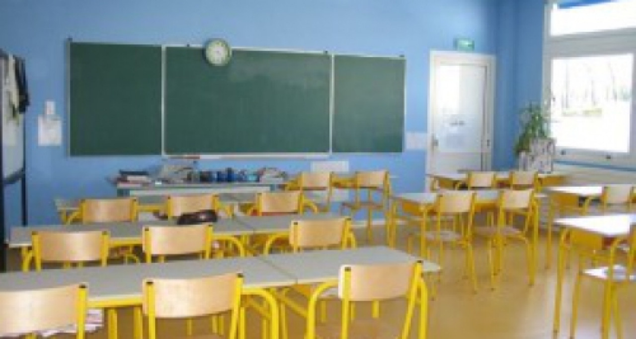 Éducation : une centaine de personnes ont manifesté devant le conseil régional à Lyon Éducation : une centaine de personnes ont manifesté devant le conseil régional à Lyon